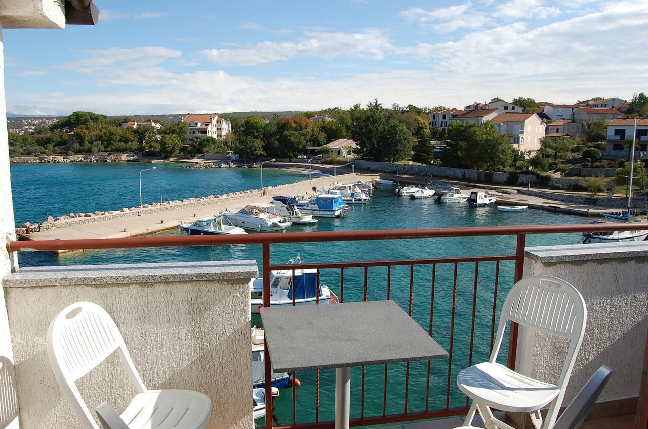 Apartments Myadria Malinska Buitenkant foto