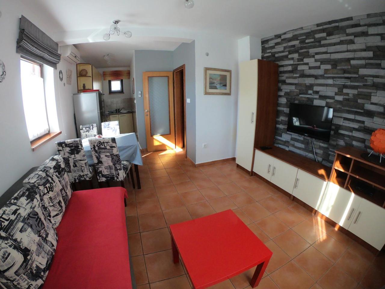 Apartments Myadria Malinska Buitenkant foto